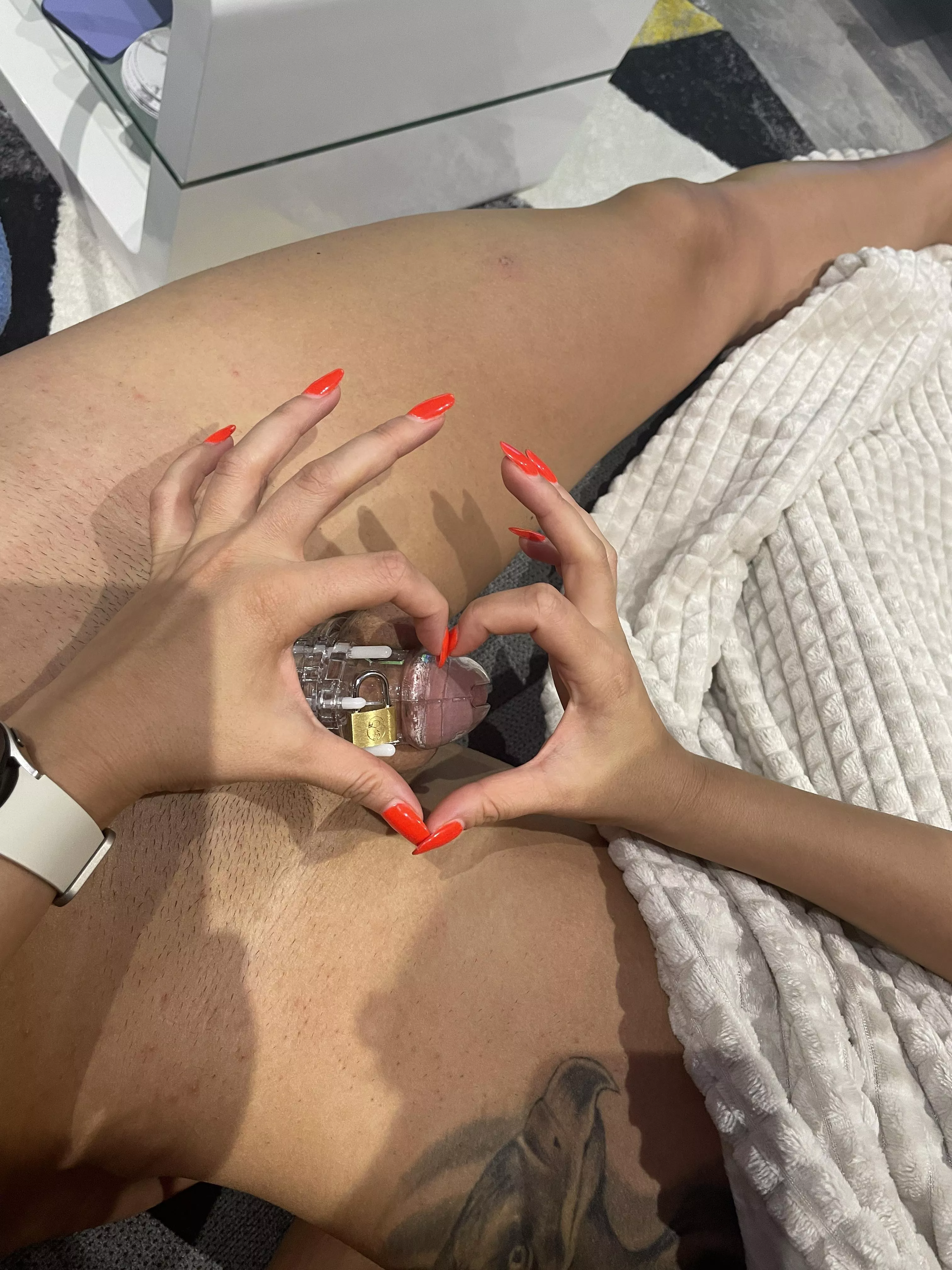 I love to locked my boyfriend. How long to keep his?