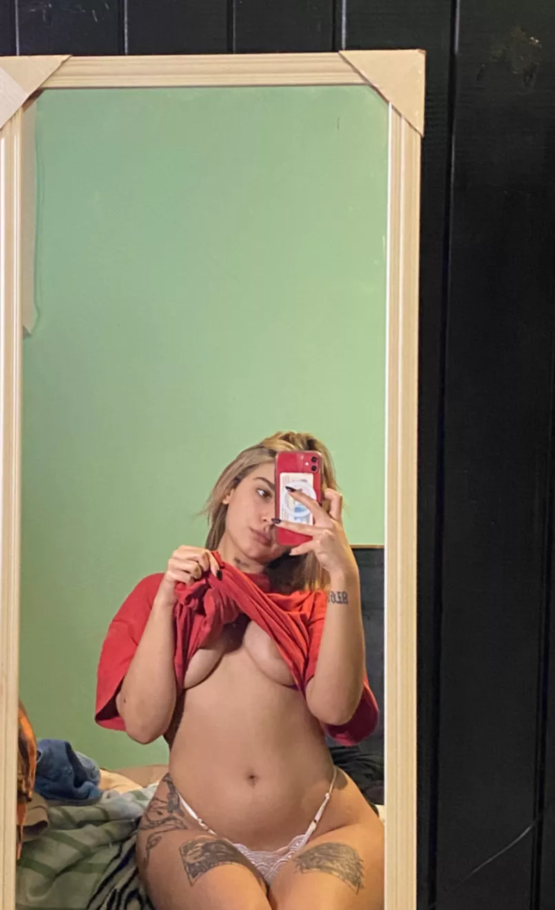 I sent my friend how my shirt looked and accidentally sent him this😝🥰