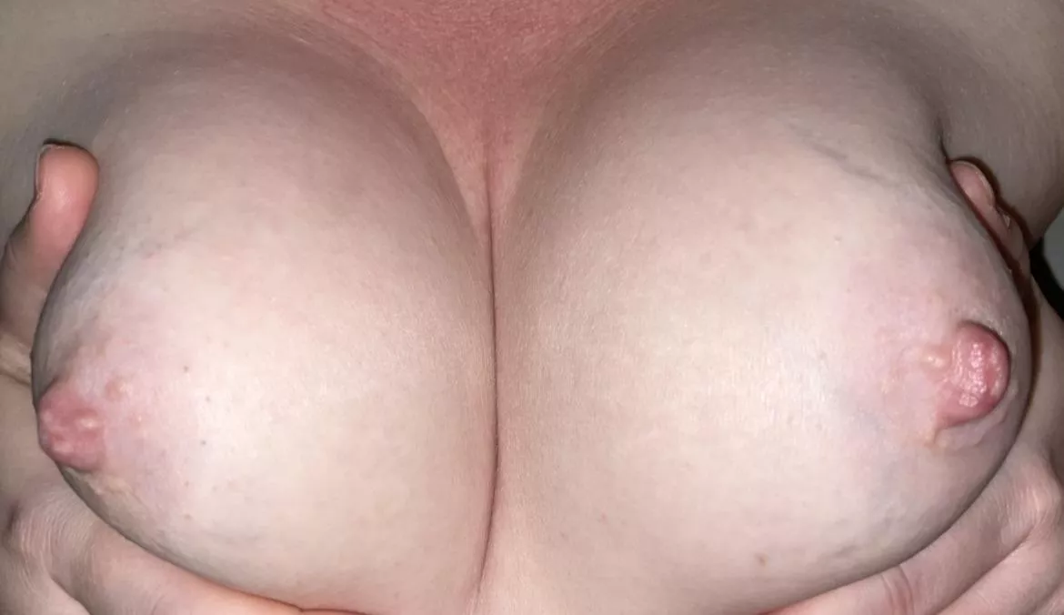 Let’s see a tribute titty fuck!