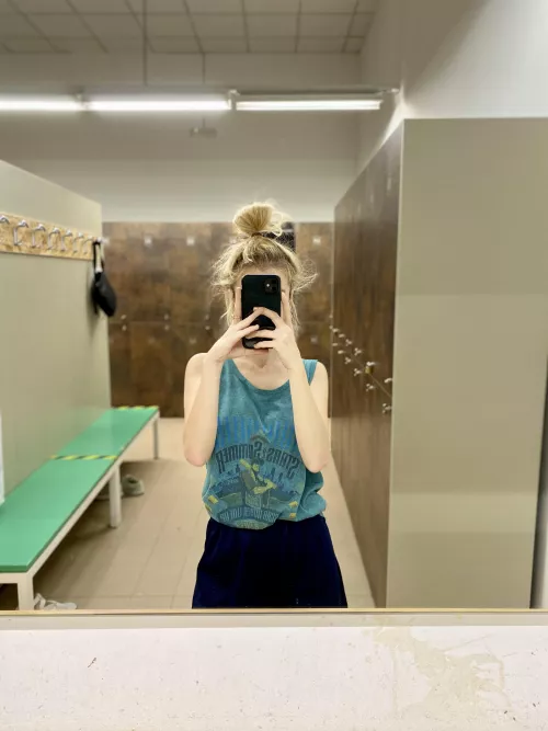 No bra in this photo... it's hidden [f]