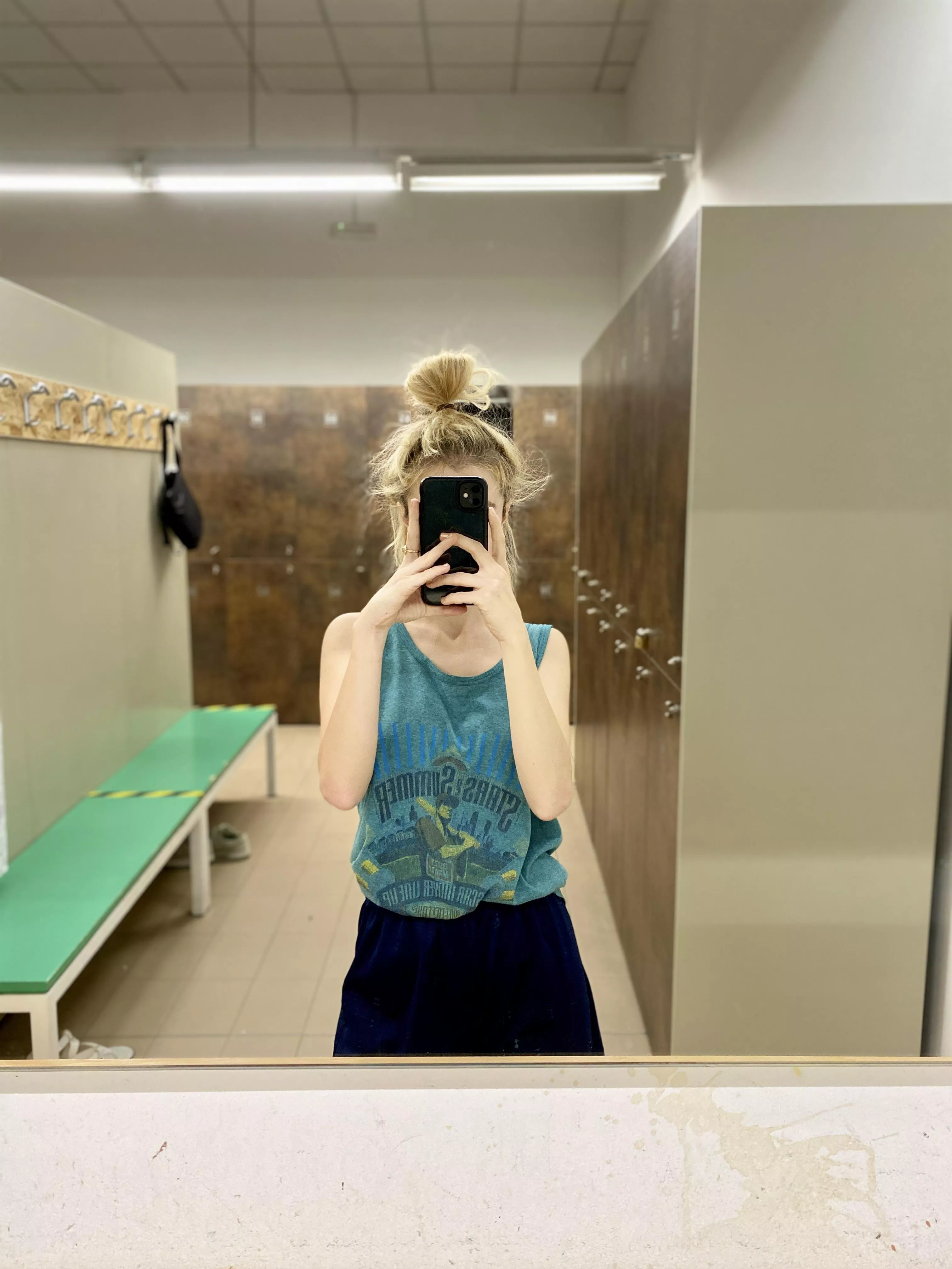 No bra in this photo... it's hidden [f]