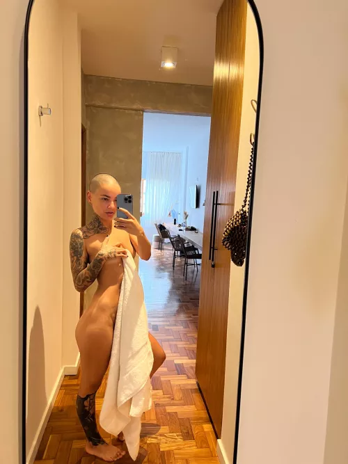 Short hair, big butt