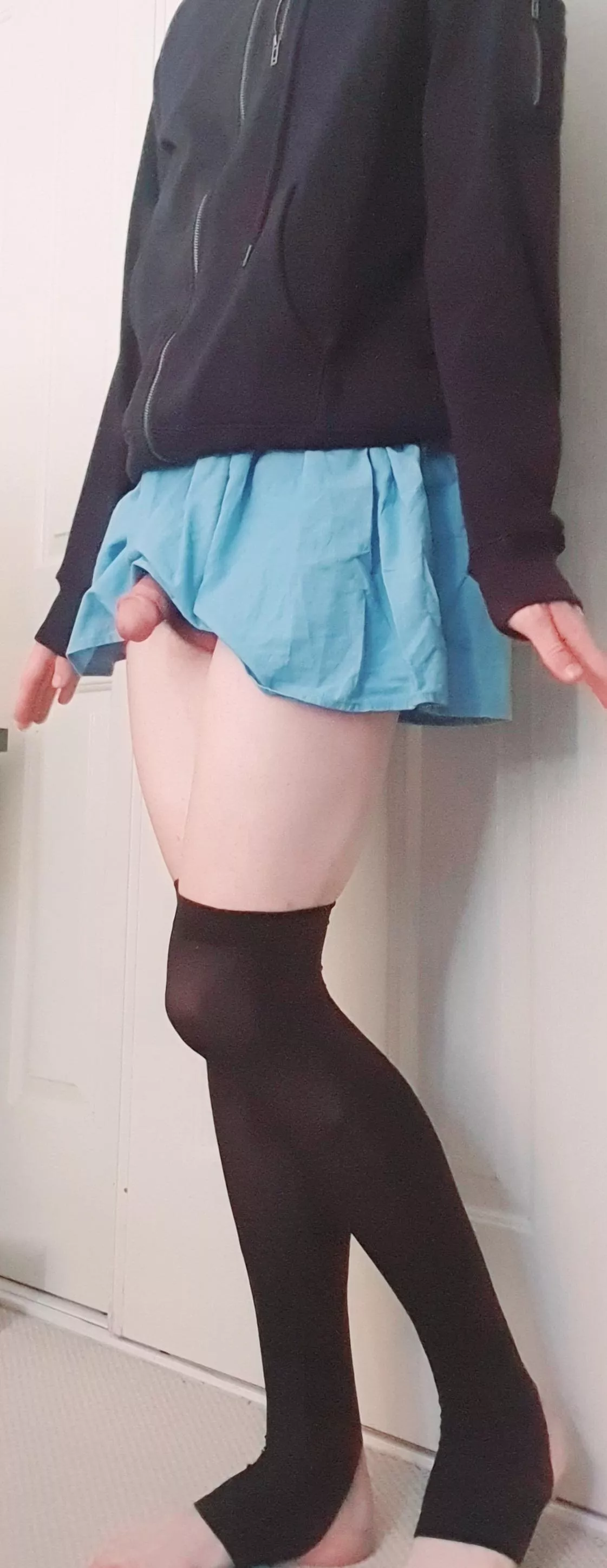 Should I go out with my skirt like this