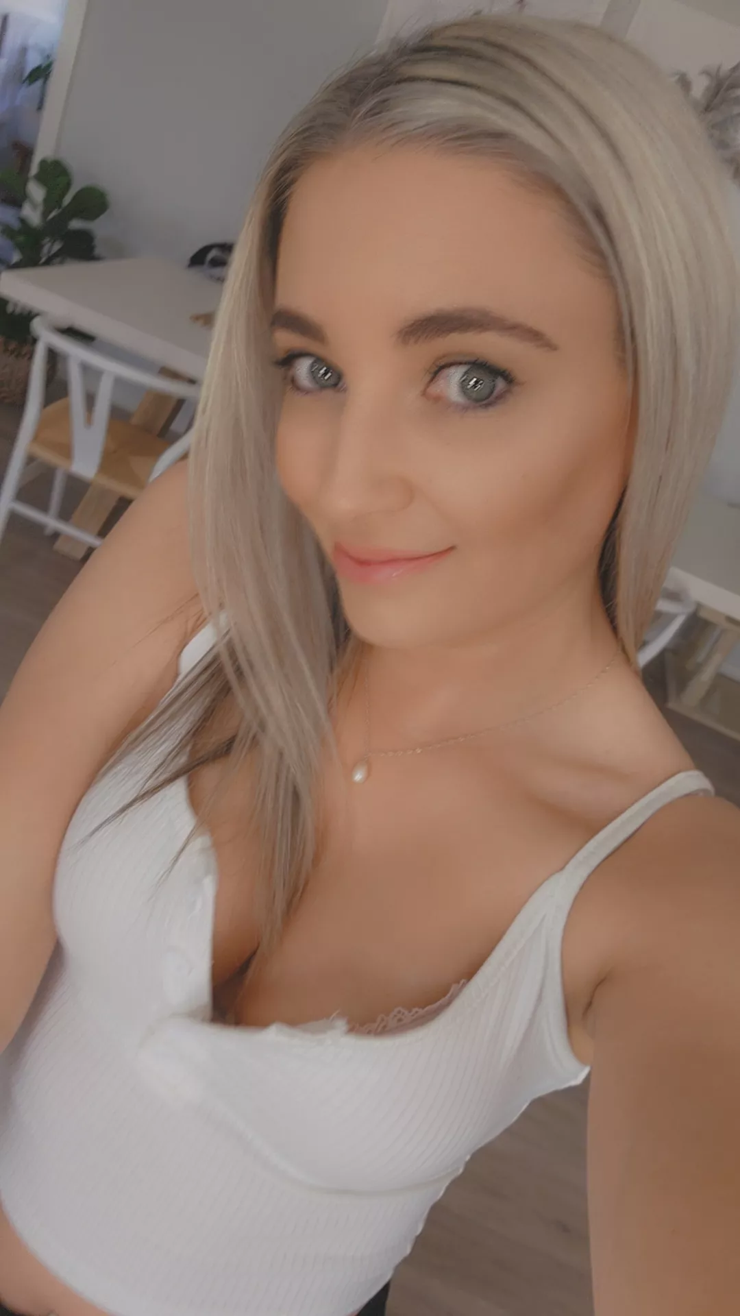 some cleavage to brighten your day :)