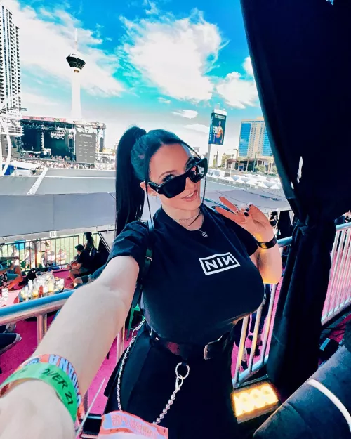 That NIN t-shirt 🔥✌️