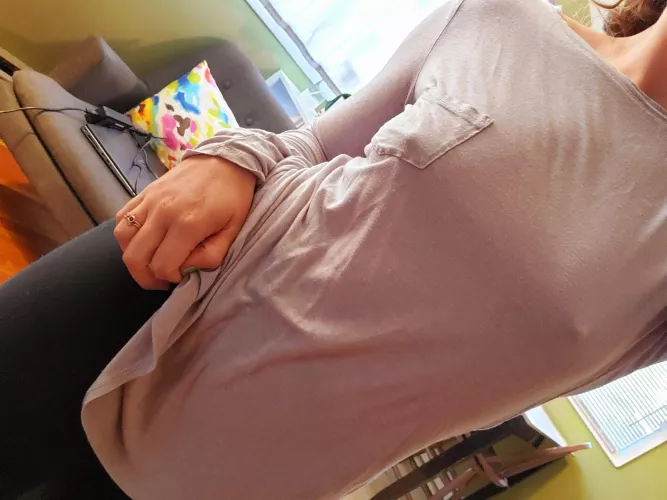 This shirt is soooooo soft, no one can resist touching it 🙊😘 [f] nsfw