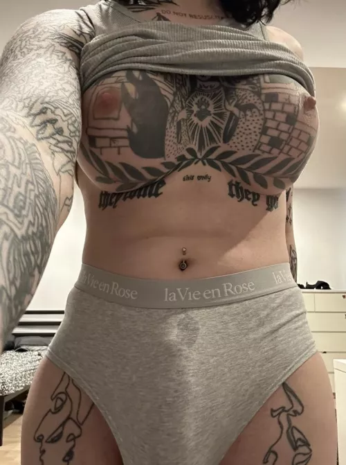 what do you like better my tits or leaking bulge 😈