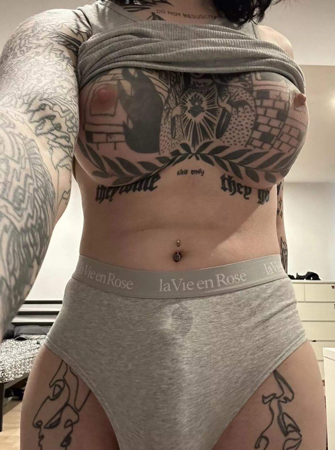 what do you like better my tits or leaking bulge 😈