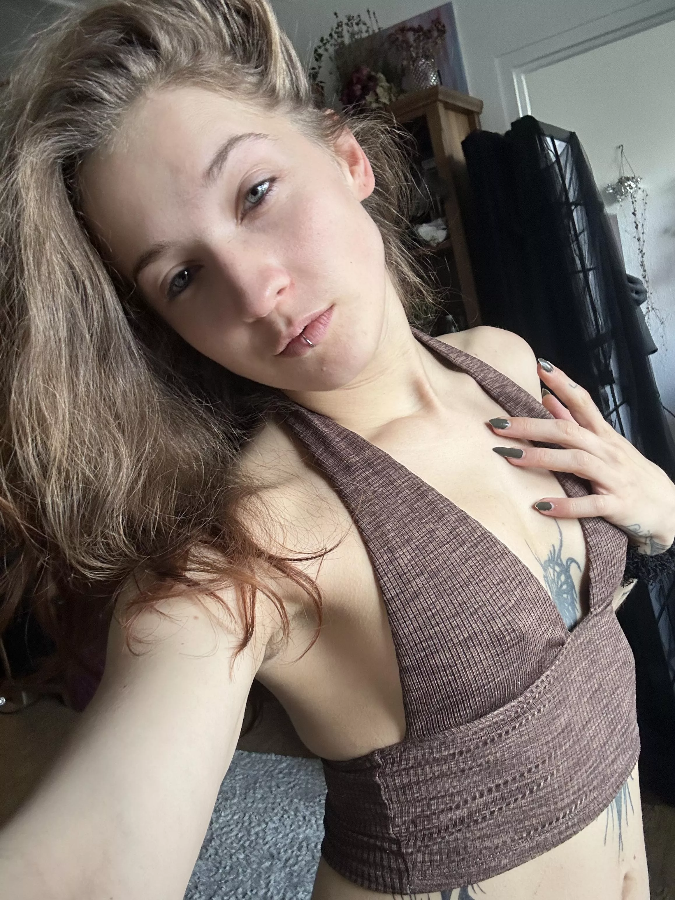 18F [F4M] If you are good boob specialist Im waiting for you