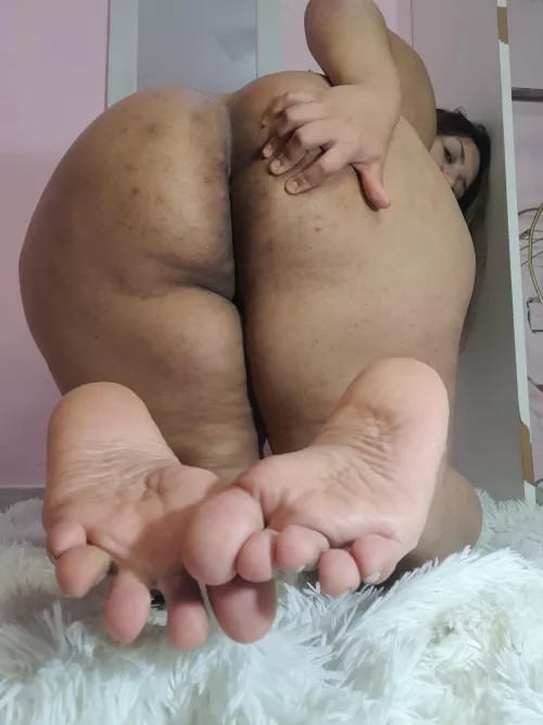Can your tongue and my Latina soles be friends?