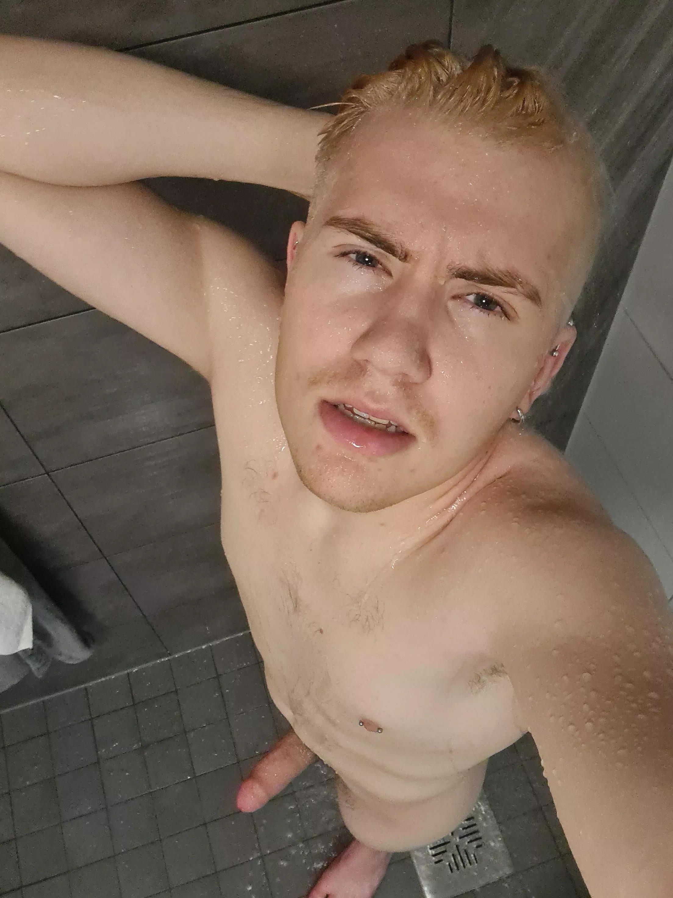 Come shower w me😏