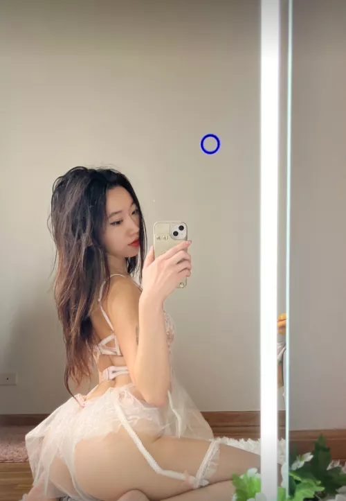 Don’t worry, your computer is not frozen. You’re just stunned by my beauty.