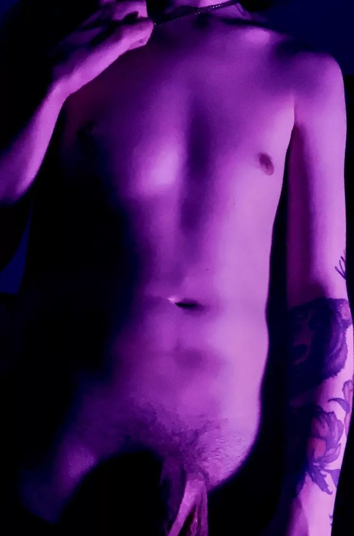 felt like having some fun with my purple lights this morning. 🥵🔪