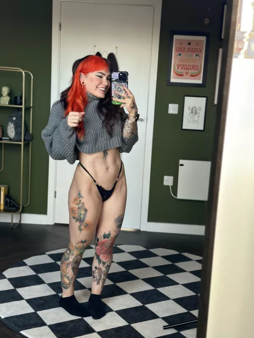 Hope you like girls with abs ☺️