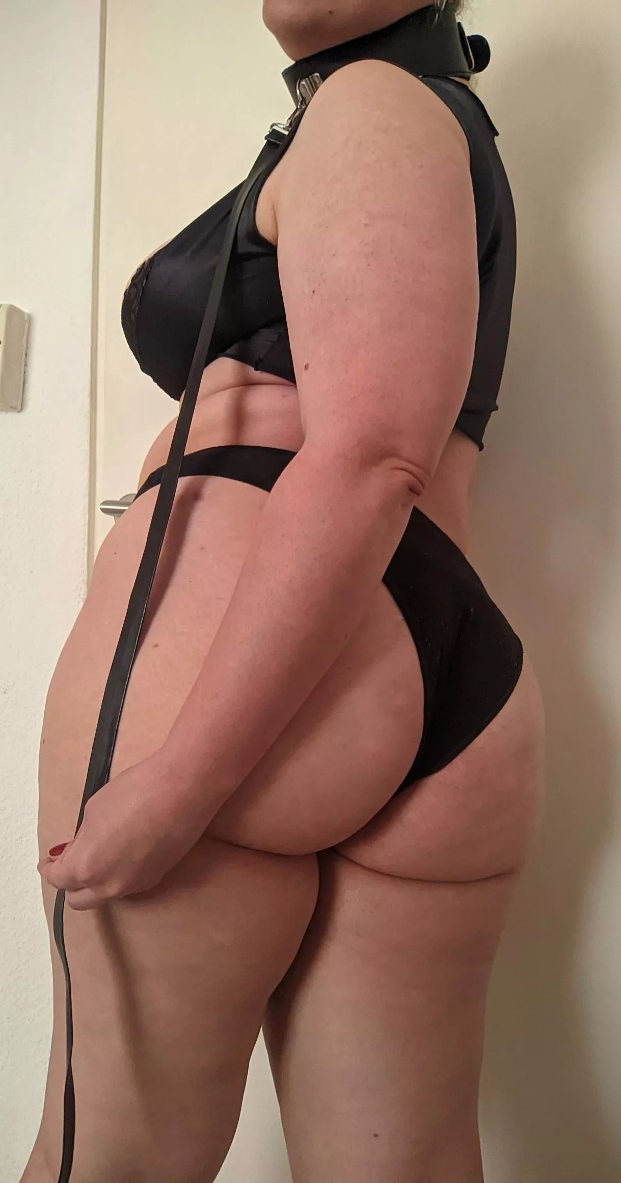 I know i'm thick but I think I look cute on croptops