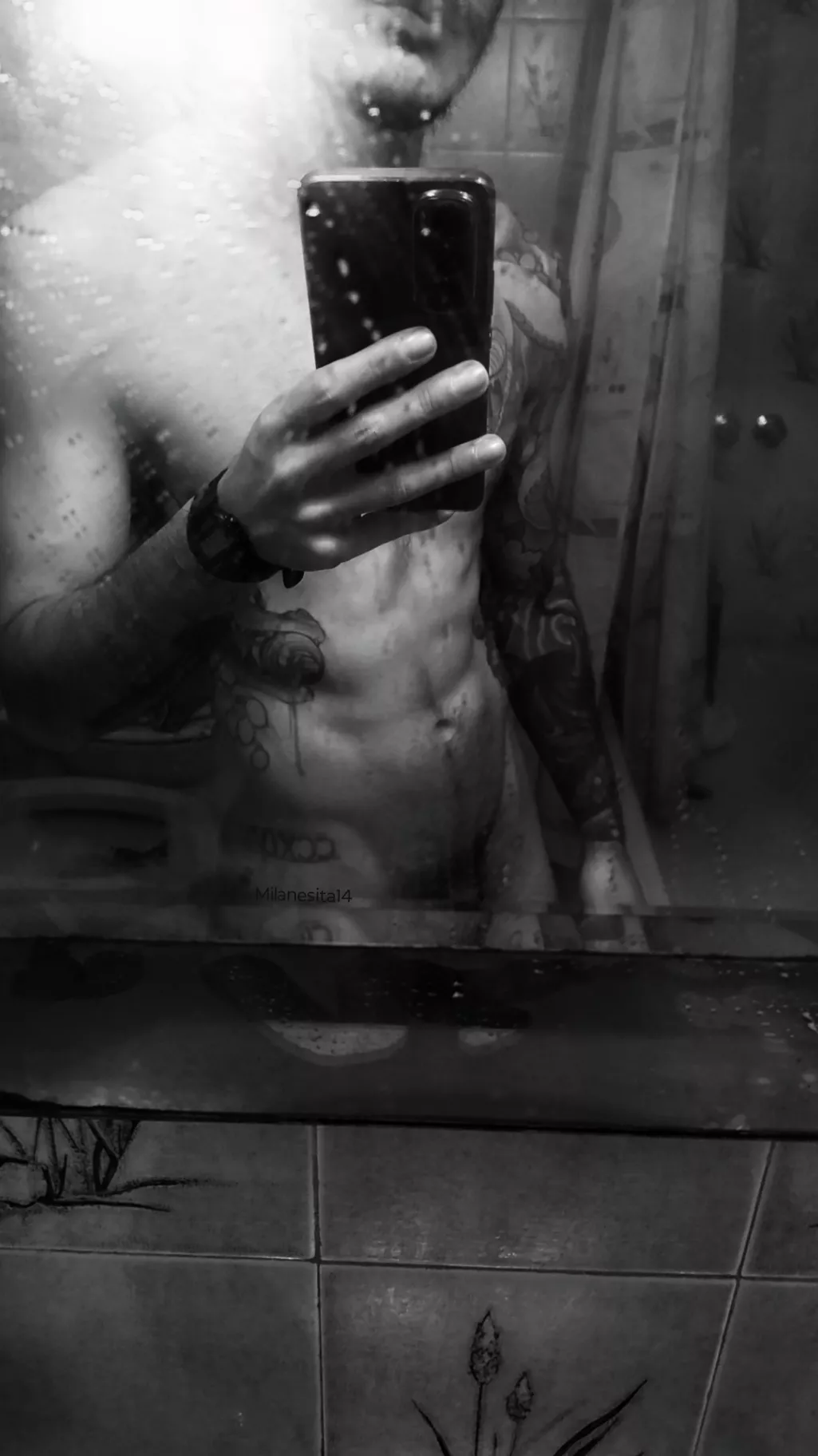 Just a morning selfie after shower 😶‍🌫️