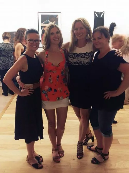 Which one's getting the sauce [4]