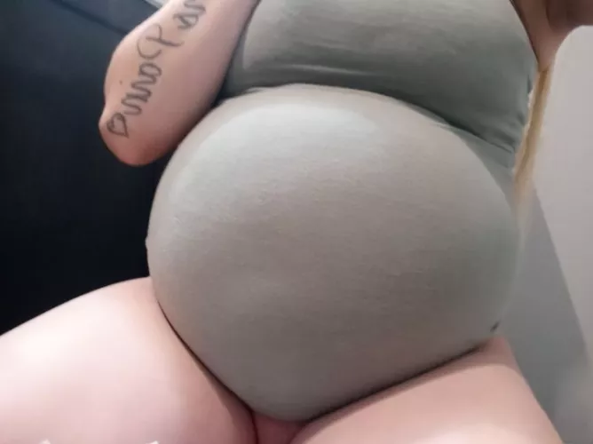 Almost 38 weeks pregnant huge. Making more content I do customs and premades 😍