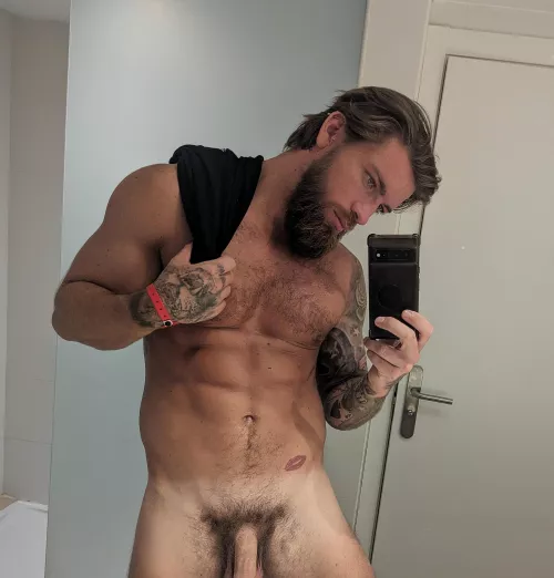 Anyone into tan lines and natural pubes?