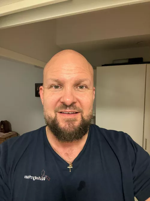 Been ignorerad and blocked for being ugly, what should I do, to find someone who likes me as I am?