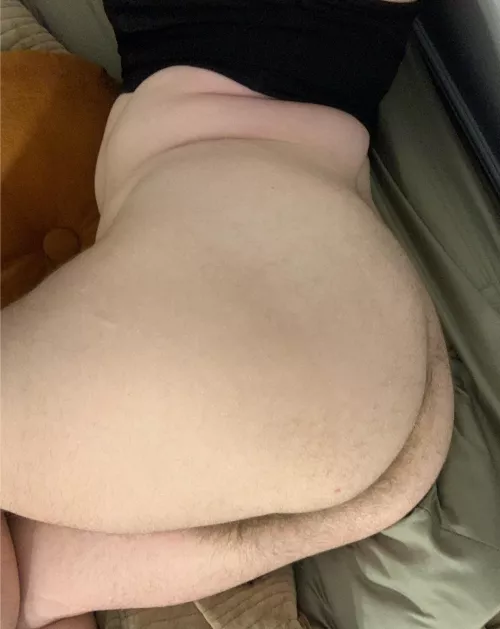 Been wanting to try a butt plug 🌸 what do you think? I like sticking my little fingers in my [h]ole (19f)