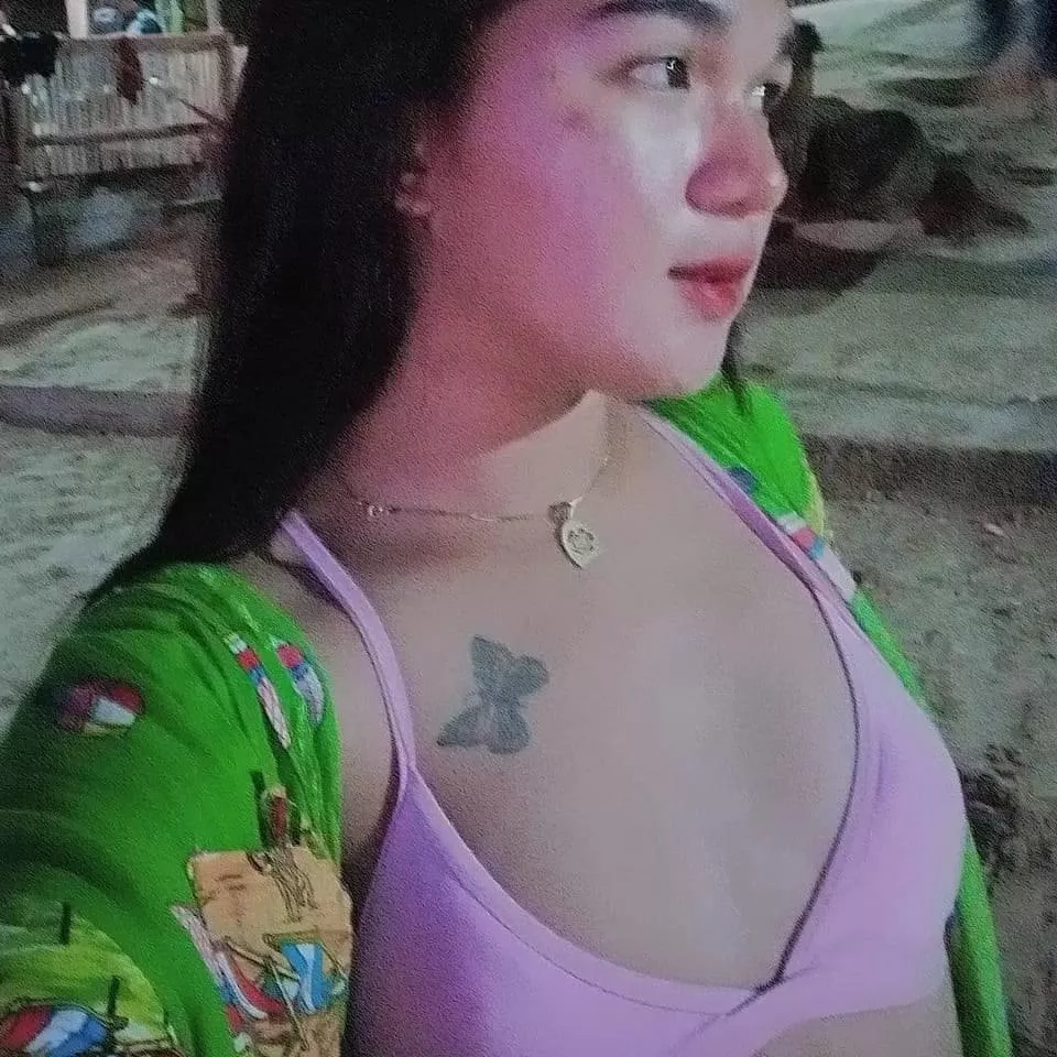 Do i look good wearing this pink bra?