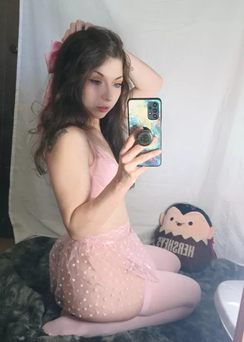 Do you like petite brunette cuties? 🎀