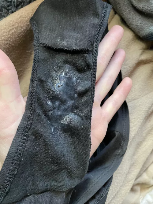 Fresh cream pie 🤭 thought some of you might enjoy this… smells delicious! 🤤 also - had already worn the panties for 24hrs!