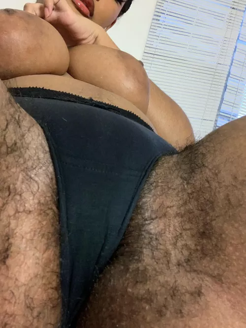 I feel so sexy when my pussy hair reaches my thighs