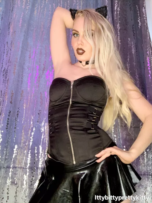 I hope you like blonde goth girls