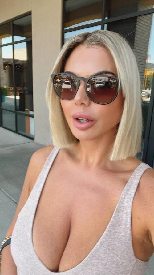 I need to jiggle on somebody's face