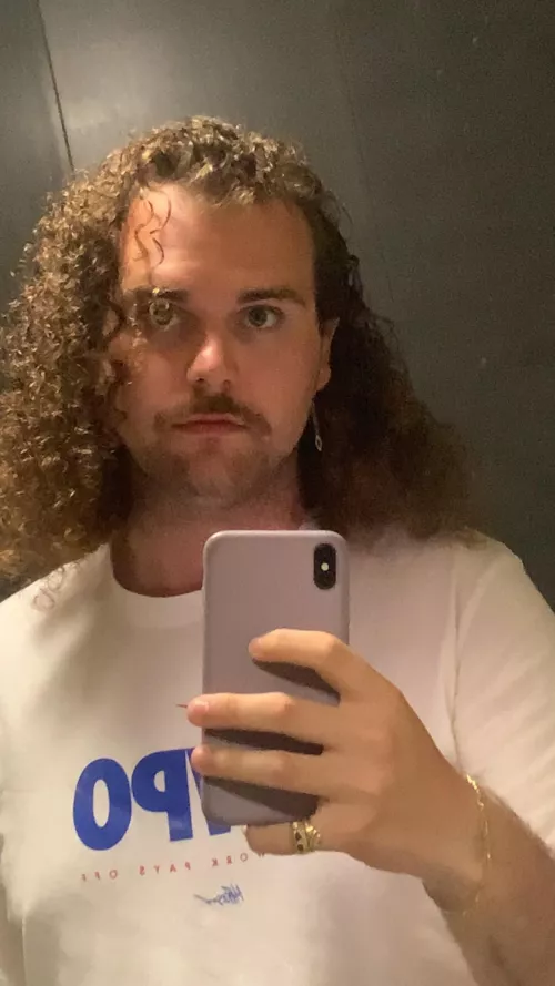 im new be nice pls :) i’ve never posted on reddit before so here i go..