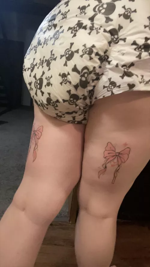 My bow make diapie checks extra cute