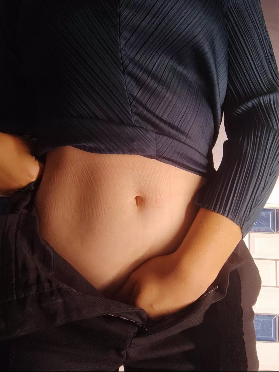 My favourite type of breaks at work. That deemed light just makes me want to touch my body. Would you keep me company in this bathroom?