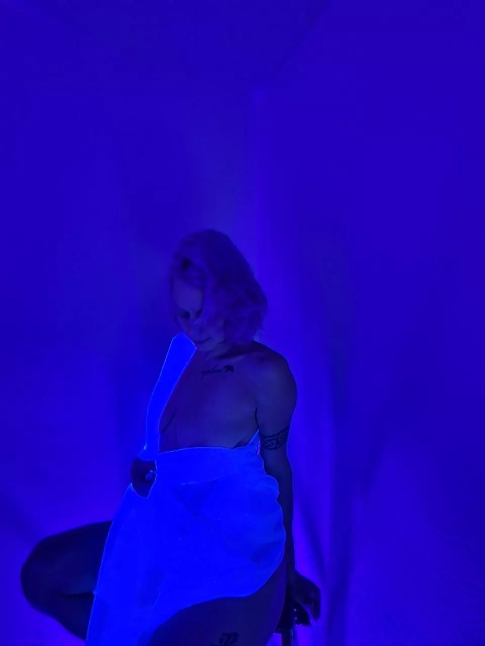 Playing with the black lights