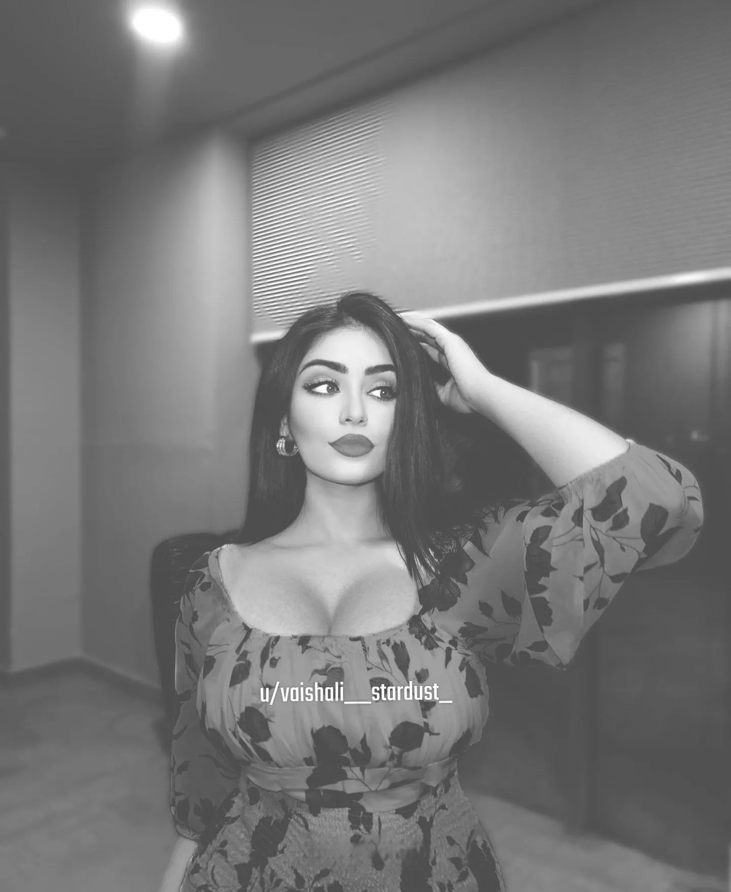 Posting this coz you wanna see this bhabhi in desi attire🙈