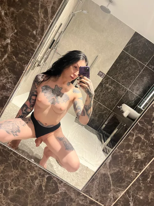 Say hi if you’d let me send you nudes like this