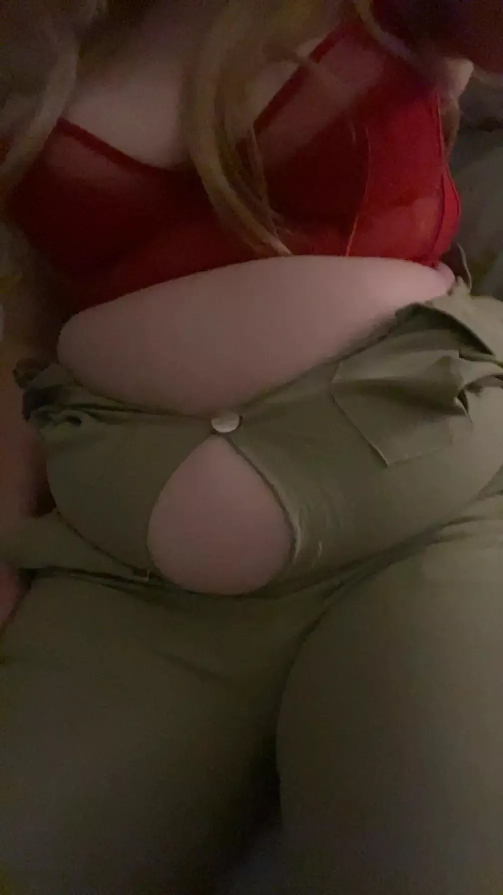 She was be able to do all the buttons up once upon a time 🐷