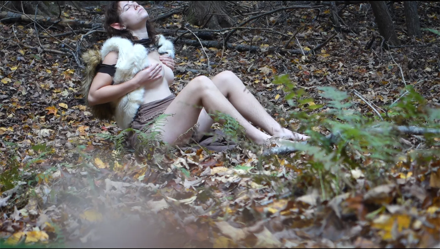 spying on a little woodland elf ~