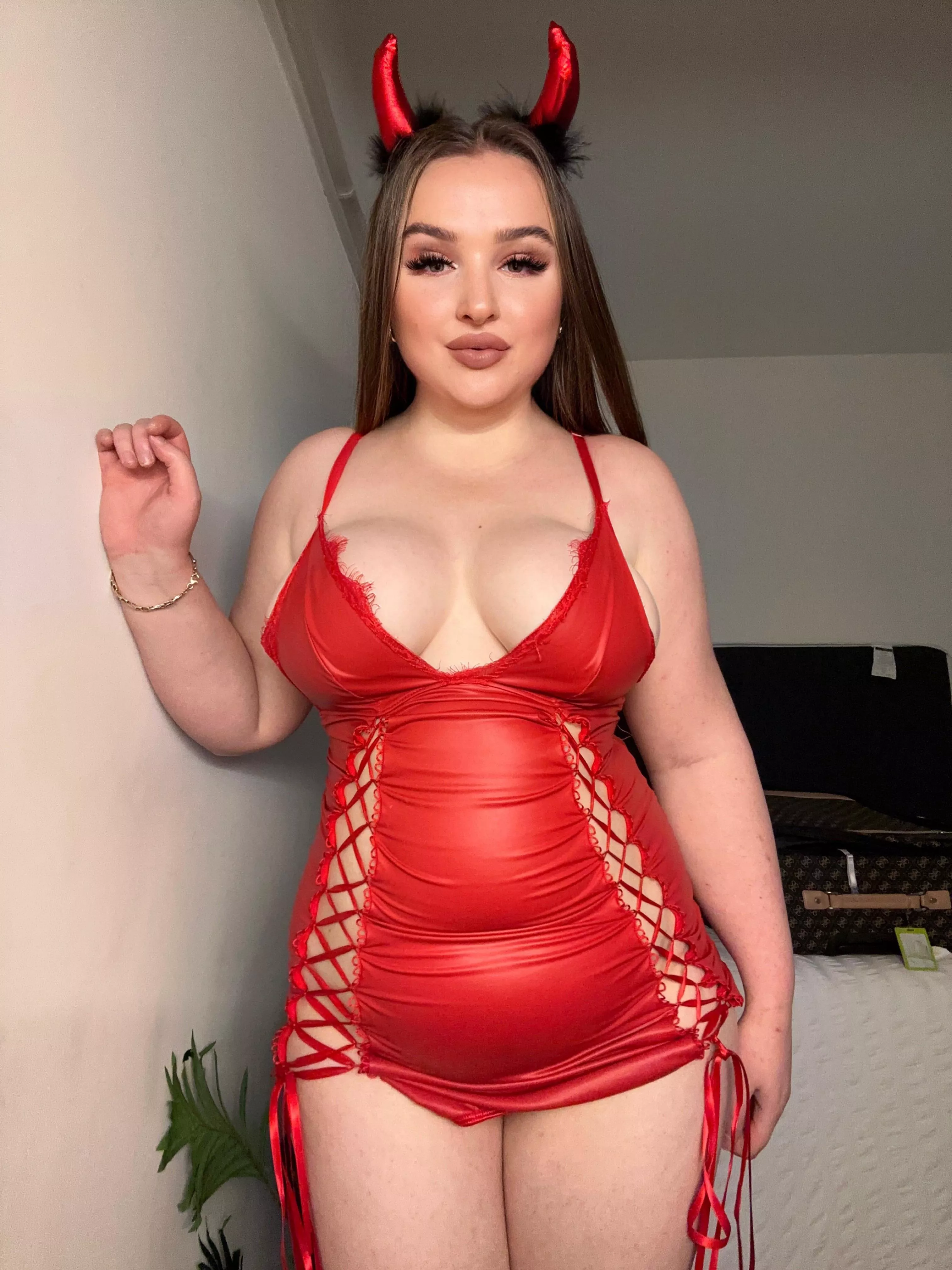 Stuffed myself so much at the Halloween party my dress is starting to come undone