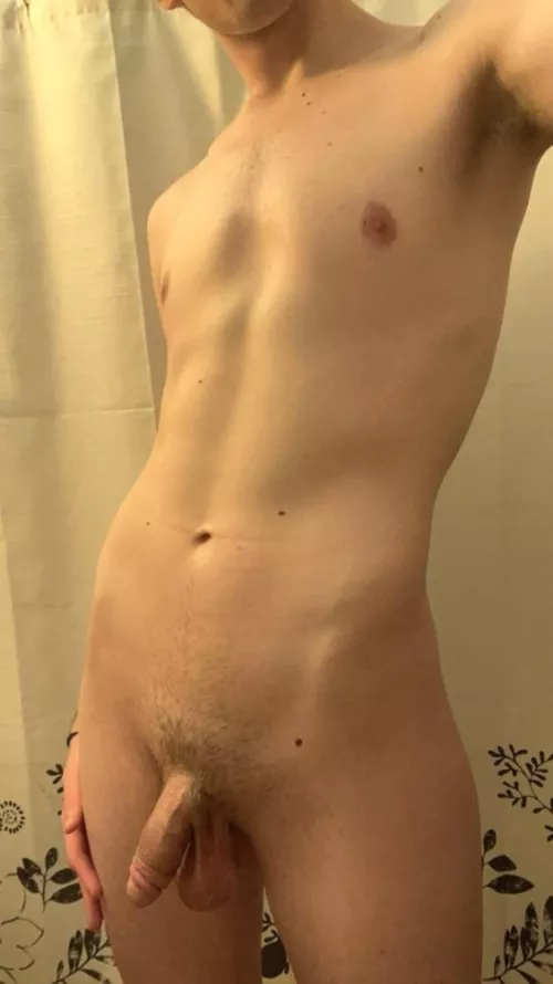 Take a guess at which Overwatch support I play.. hint: im a twink🥹