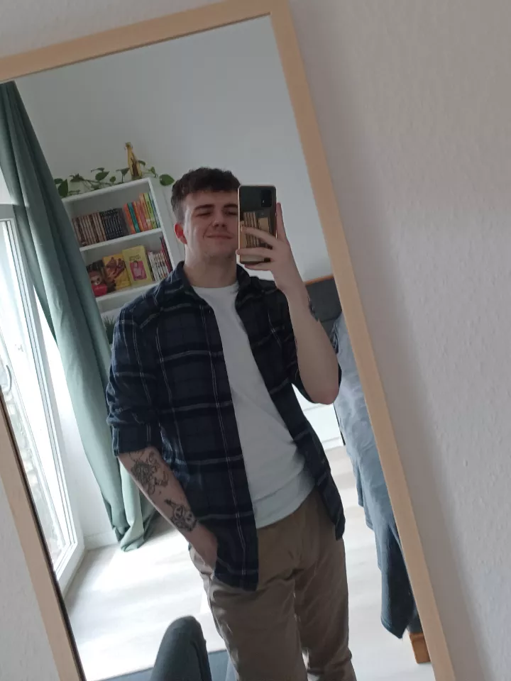 The weekends near, got plans?:) wanna chat?