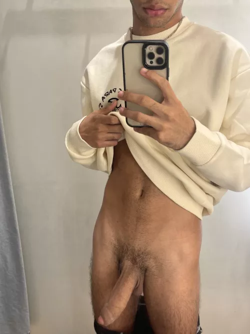 Wanna jerk me off in the changing room ?
