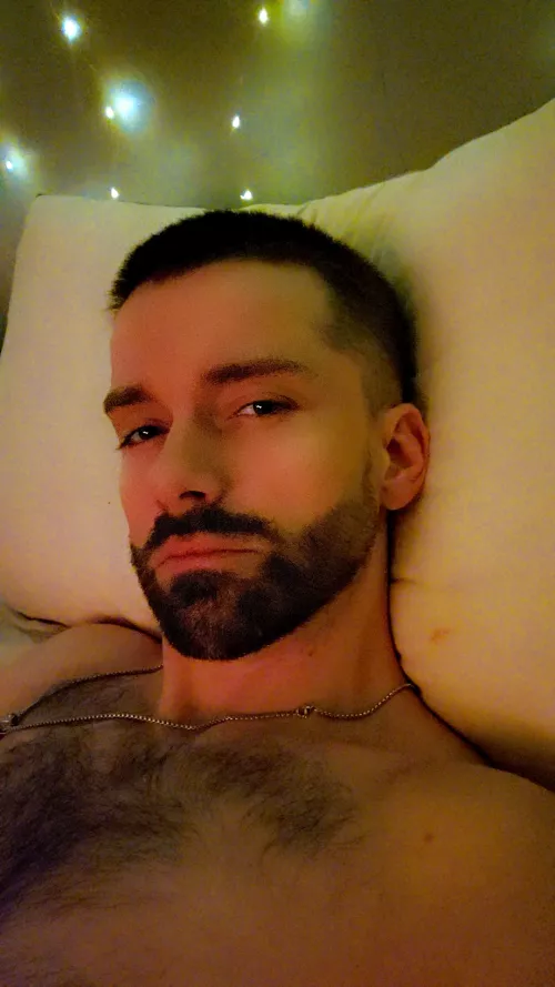 Wanna watch a spooky movie and cuddle up? 😊