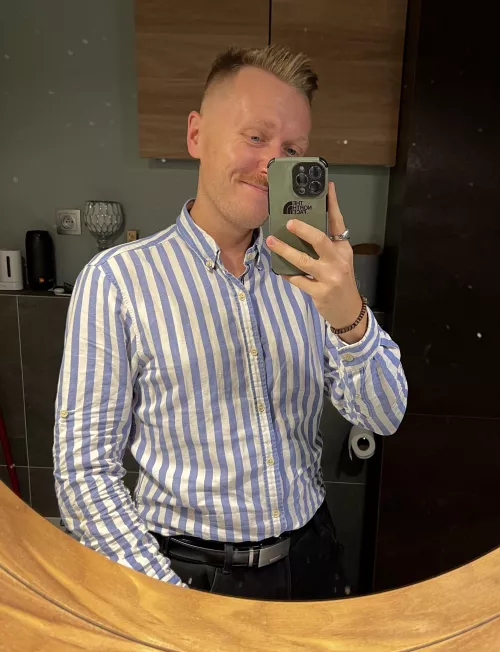 Anyone would smile back to me? 🤨😄