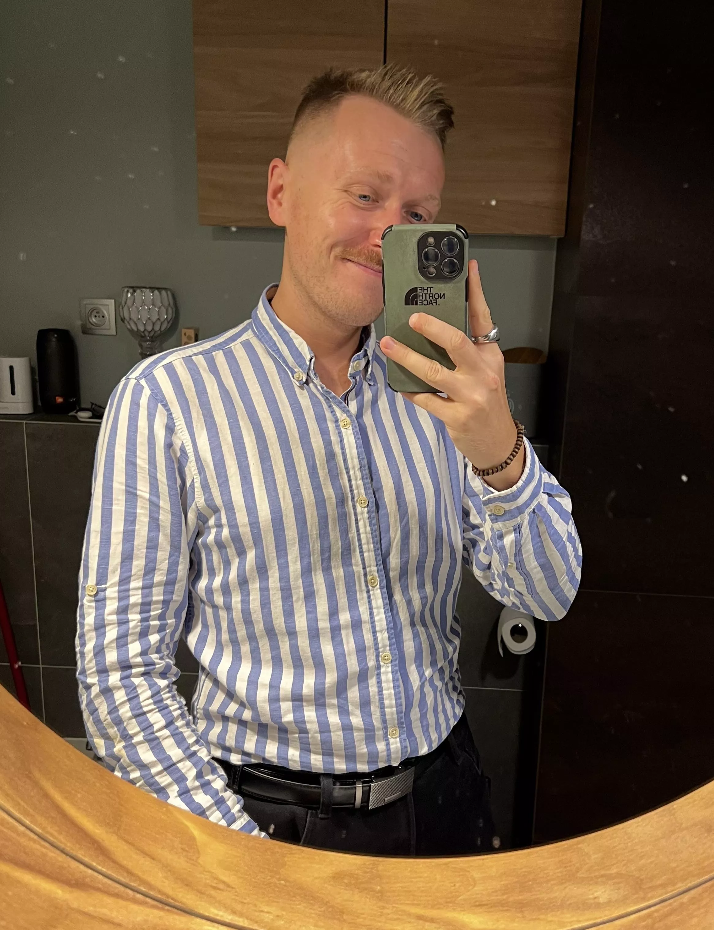 Anyone would smile back to me? 🤨😄