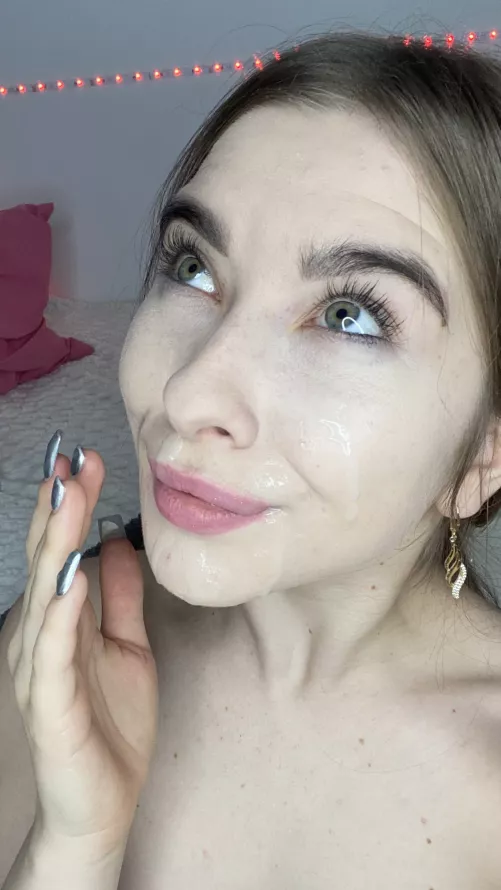 Cum on my face makes me smile