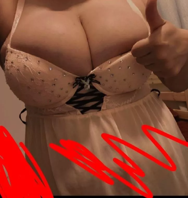 Do they look big in this top 😳