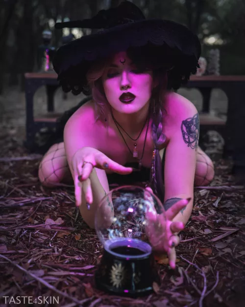 Happy Halloween 🔮