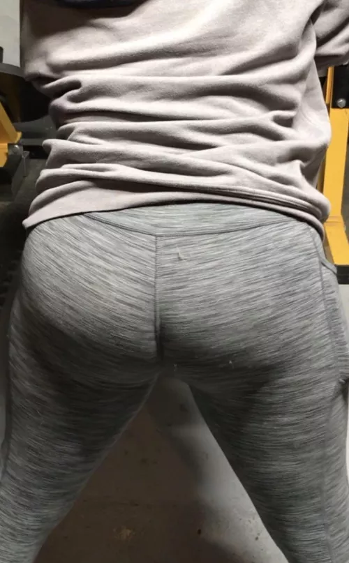 How does my ass look in these leggings??